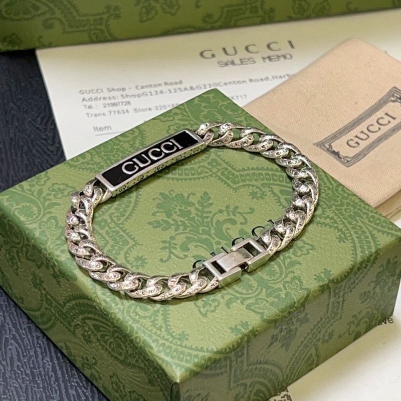 G*u*i bracelets